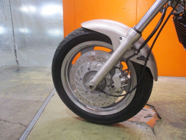 ホイールもこの通り状態グッド！フォークのアウターまでもが綺麗な一台がこの価格は他店追従不可能価格！